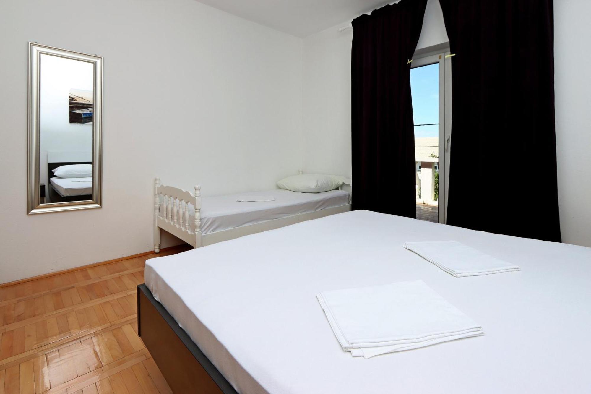 Apartments With A Parking Space Senj - 5571 Senj (Lika-Senj) Quarto foto